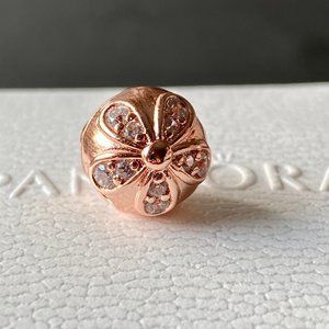 PANDORA Dazzling Daisies Clip